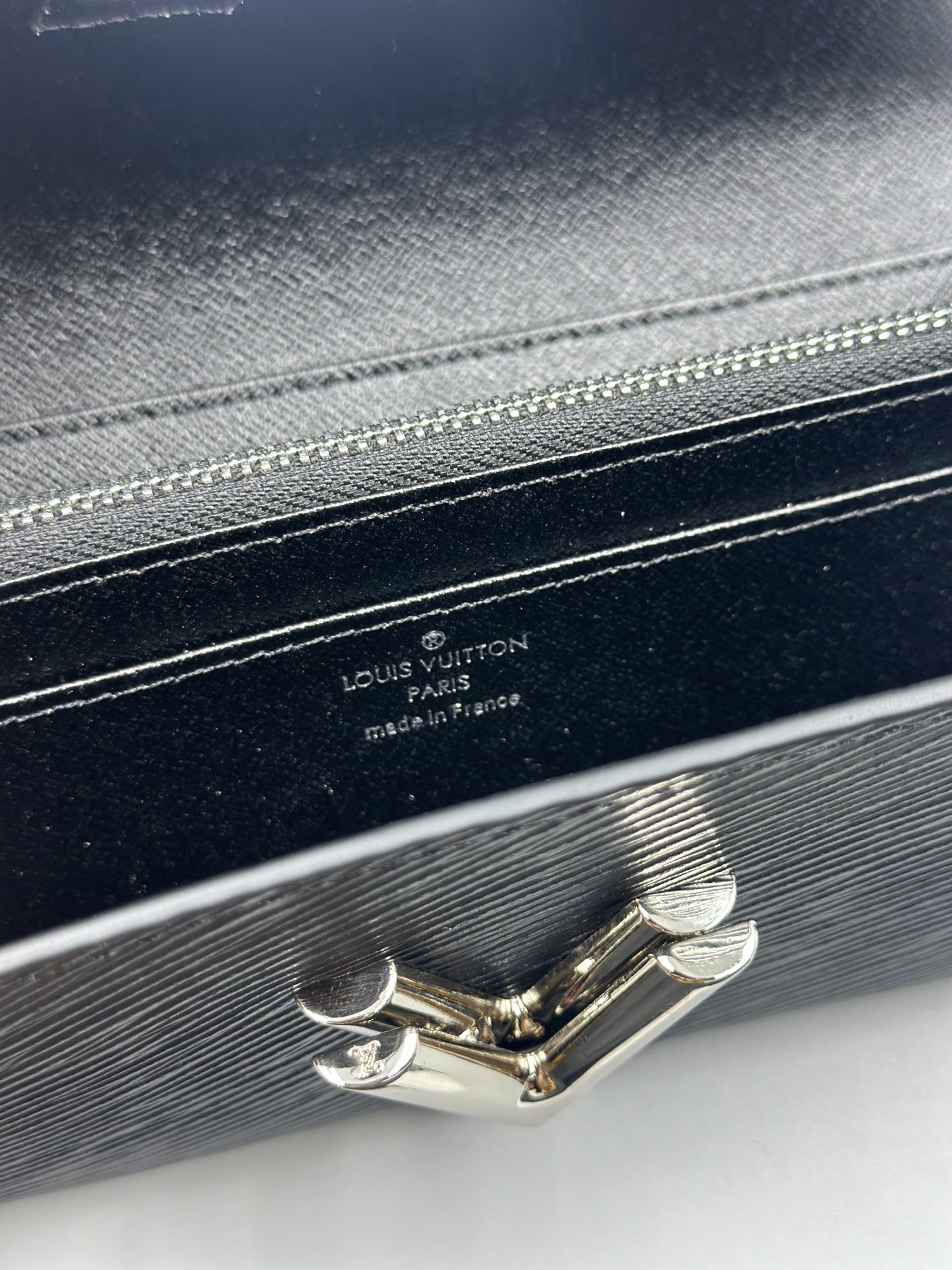 LOUIS VUITTON ルイヴィトン LV Twist 財布 シルバー金具 M61179