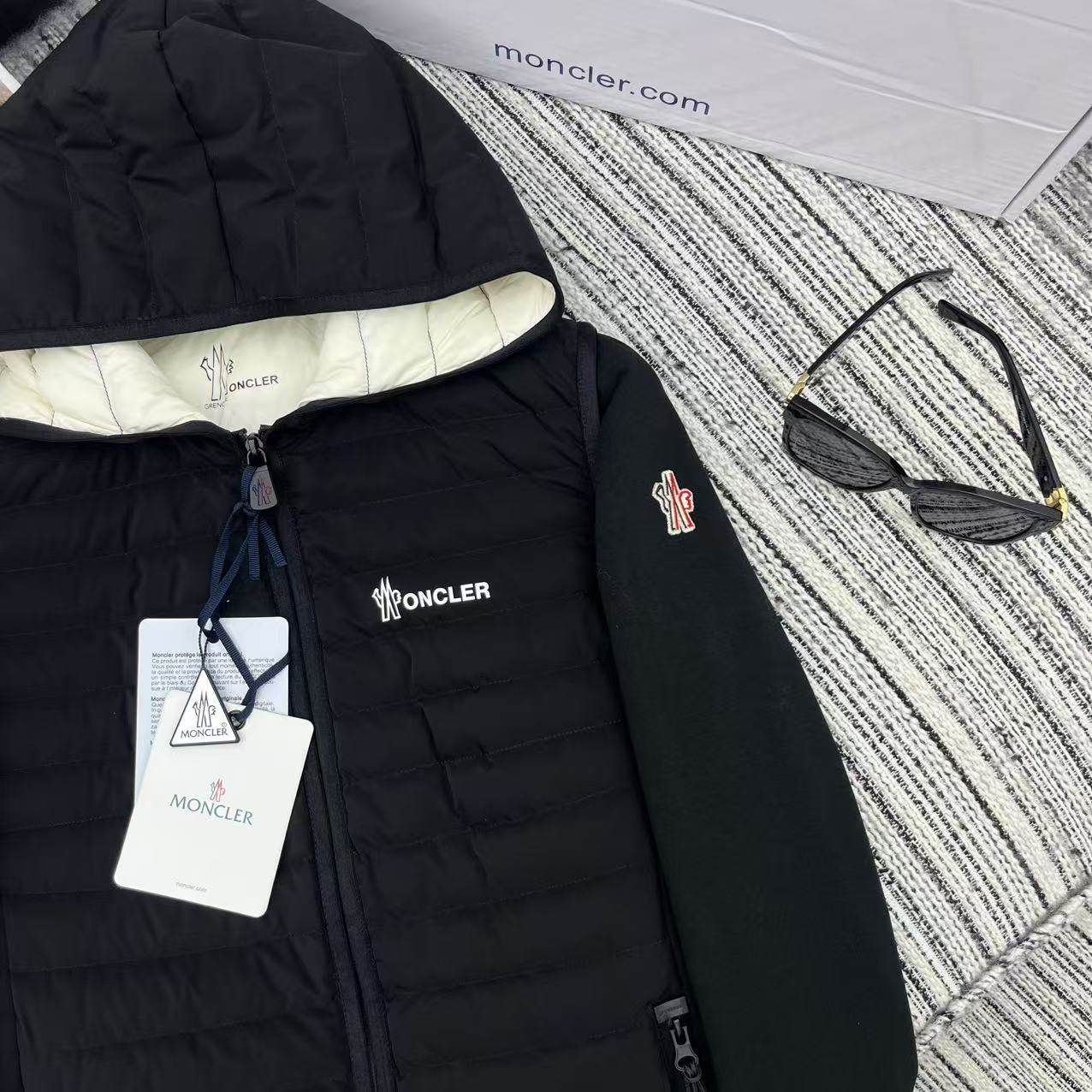 【MONCLER 公式旗艦店】モンクレール ダウンジャケット ご好評に付き再入荷！