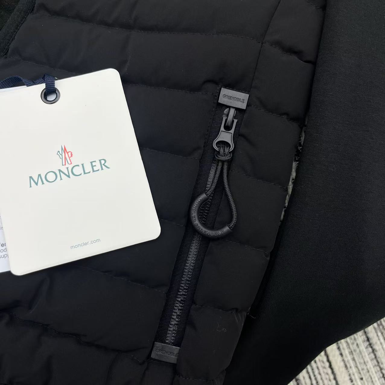【MONCLER 公式旗艦店】モンクレール ダウンジャケット ご好評に付き再入荷！