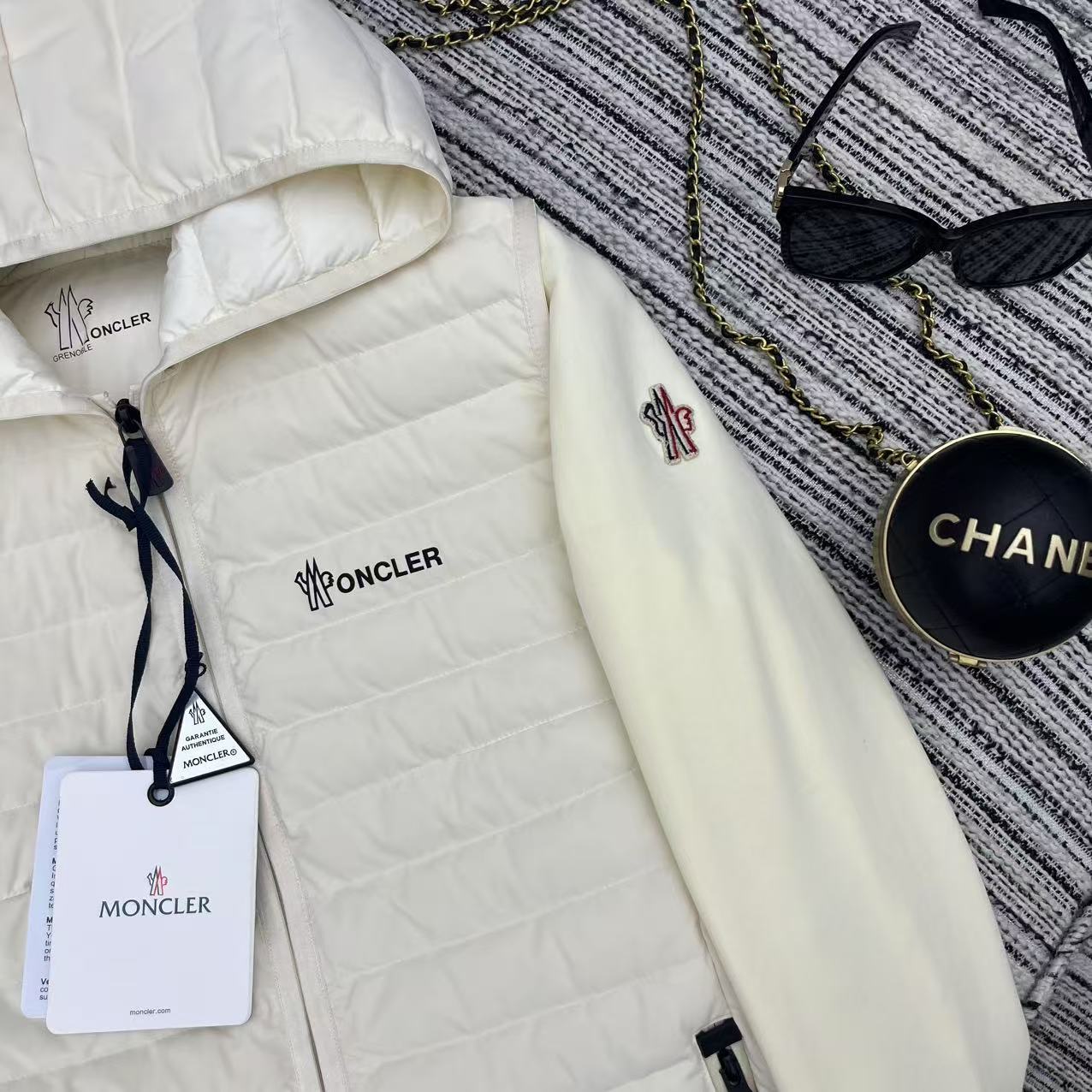 【MONCLER 公式旗艦店】モンクレール ダウンジャケット ご好評に付き再入荷！