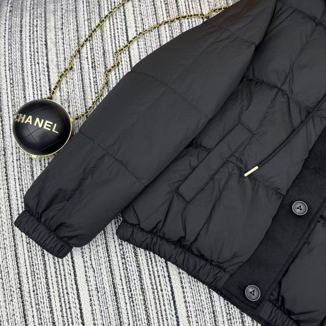 【LOUIS VUITTON旗艦店】ルイヴィトン ダウンジャケット ご好評に付き再入荷！