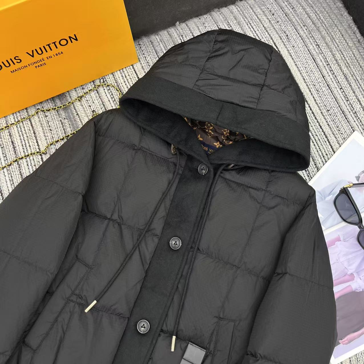 【LOUIS VUITTON旗艦店】ルイヴィトン ダウンジャケット ご好評に付き再入荷！