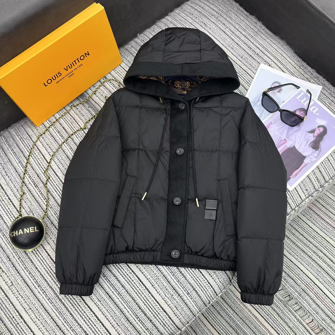 【LOUIS VUITTON旗艦店】ルイヴィトン ダウンジャケット ご好評に付き再入荷！