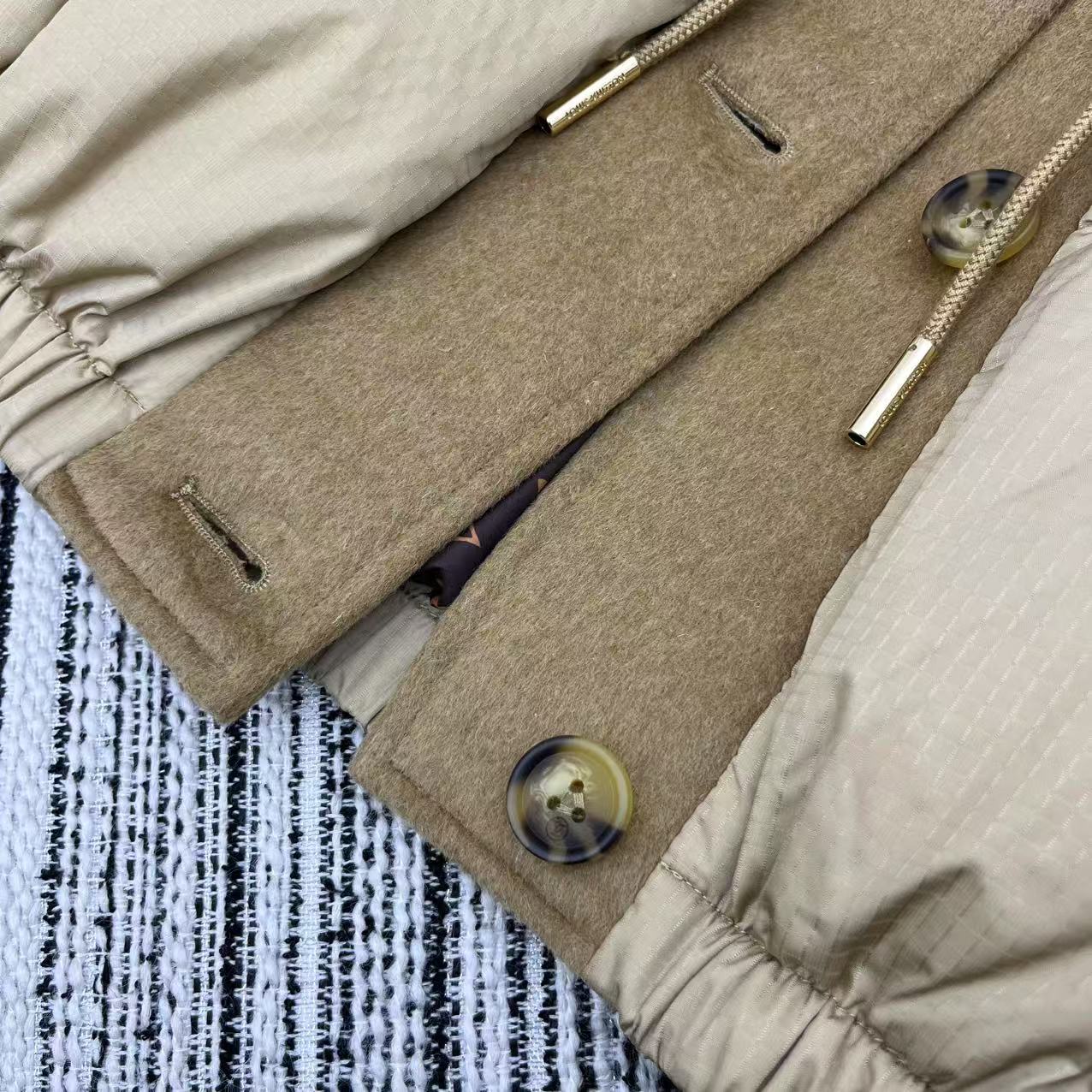 【LOUIS VUITTON旗艦店】ルイヴィトン ダウンジャケット ご好評に付き再入荷！