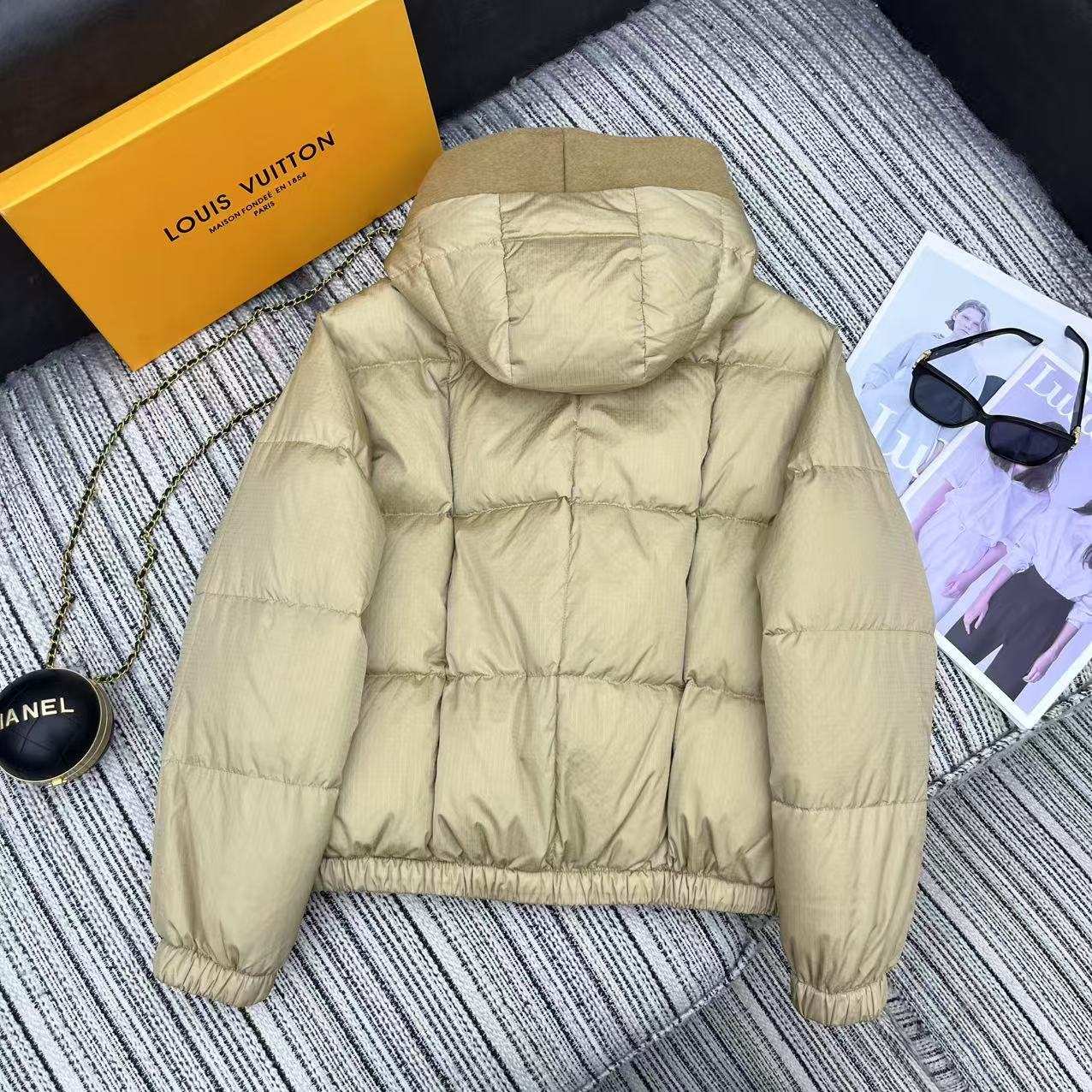 【LOUIS VUITTON旗艦店】ルイヴィトン ダウンジャケット ご好評に付き再入荷！