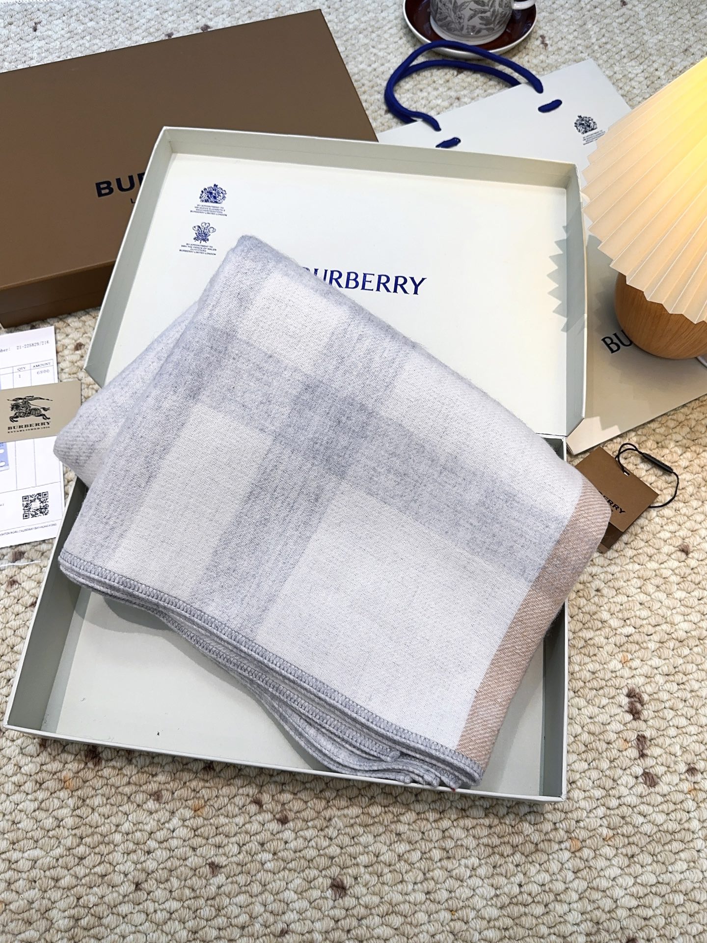 【BURBERRY旗艦店】バーバリー マント ショール ご好評に付き再入荷！