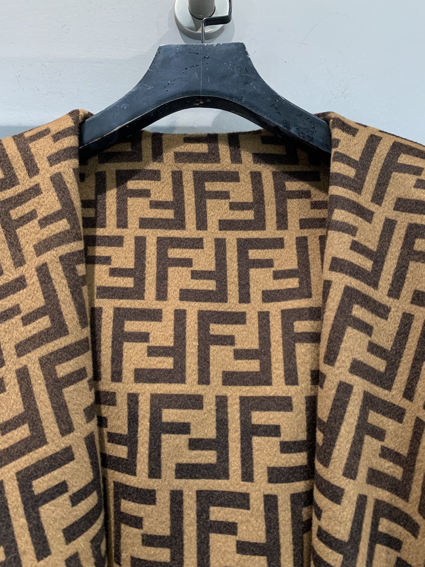 【FENDI旗艦店】フェンディ オーバーコート ご好評に付き再入荷！