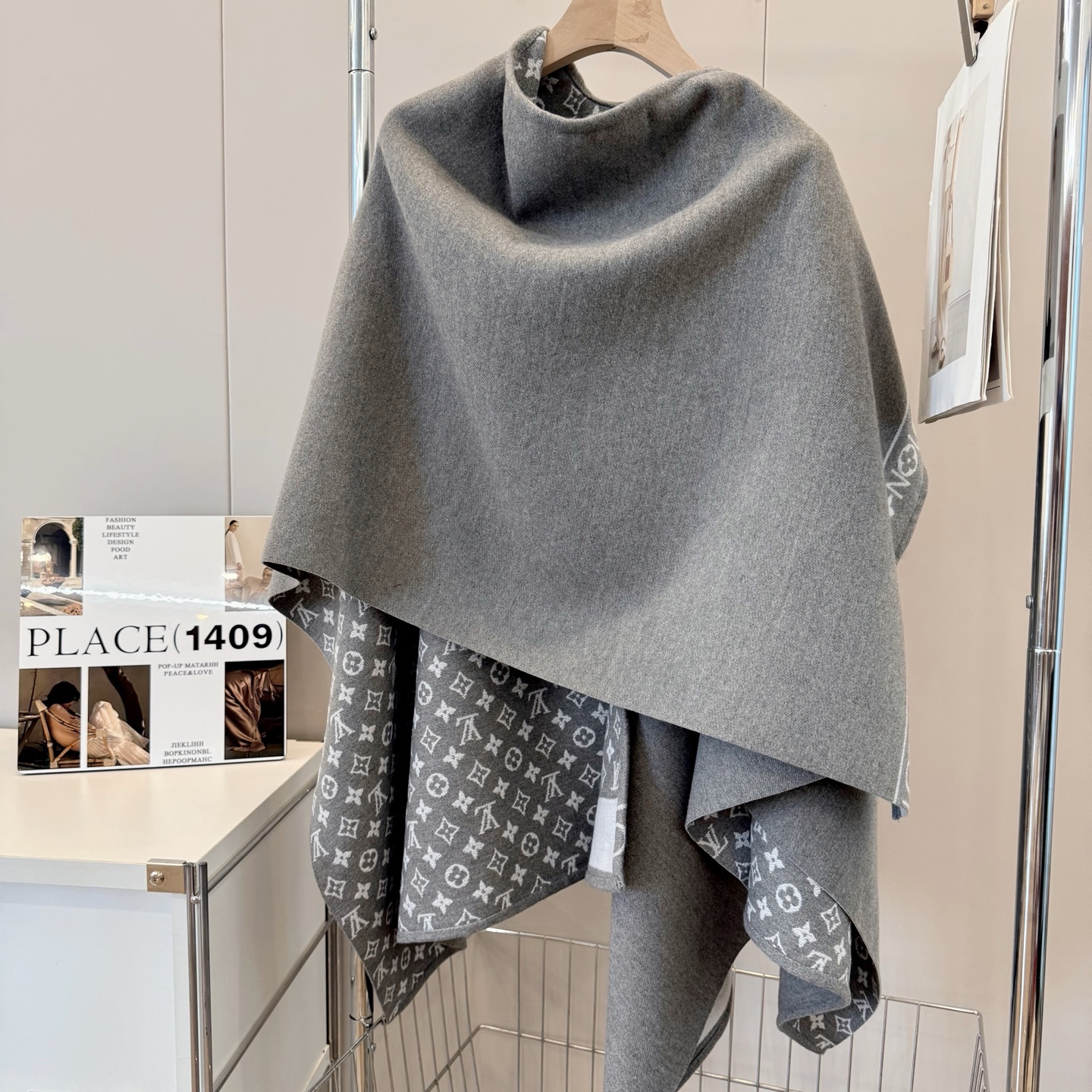 【LOUIS VUITTON旗艦店】ルイヴィトン マント ショール ご好評に付き再入荷！