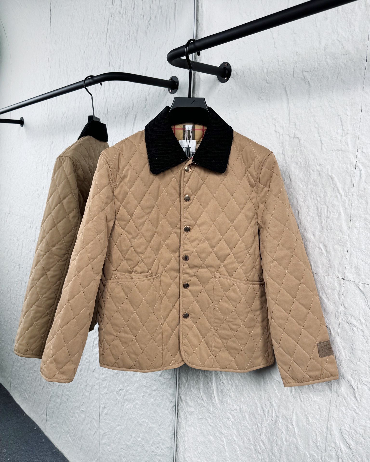 【BUREERRY旗艦店】（バーバリー）綿ジャケット、ご好評に付き再入荷！