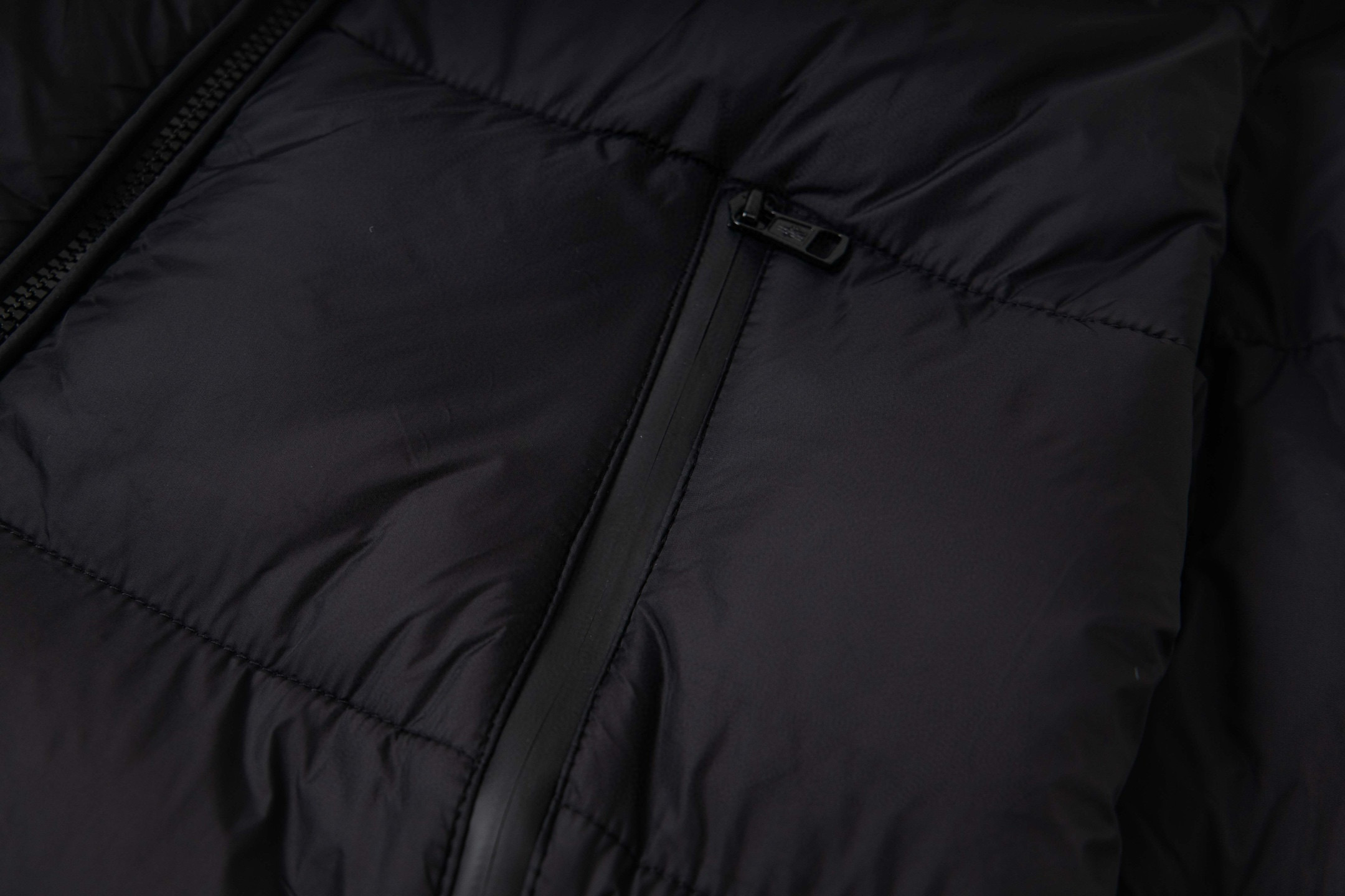 【MONCLER 公式旗艦店】モンクレール ダウンジャケット ご好評に付き再入荷！