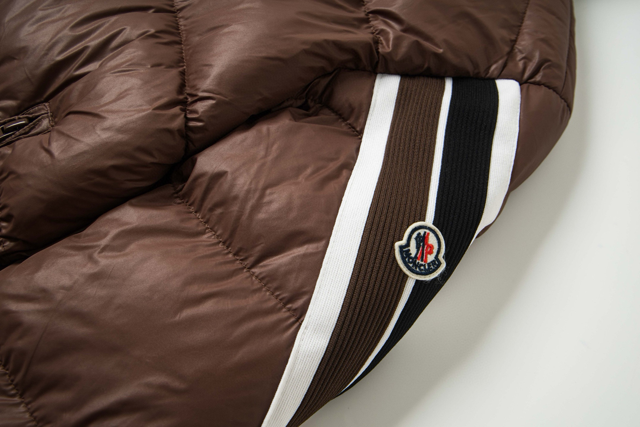 【MONCLER 公式旗艦店】モンクレール ダウンジャケット ご好評に付き再入荷！