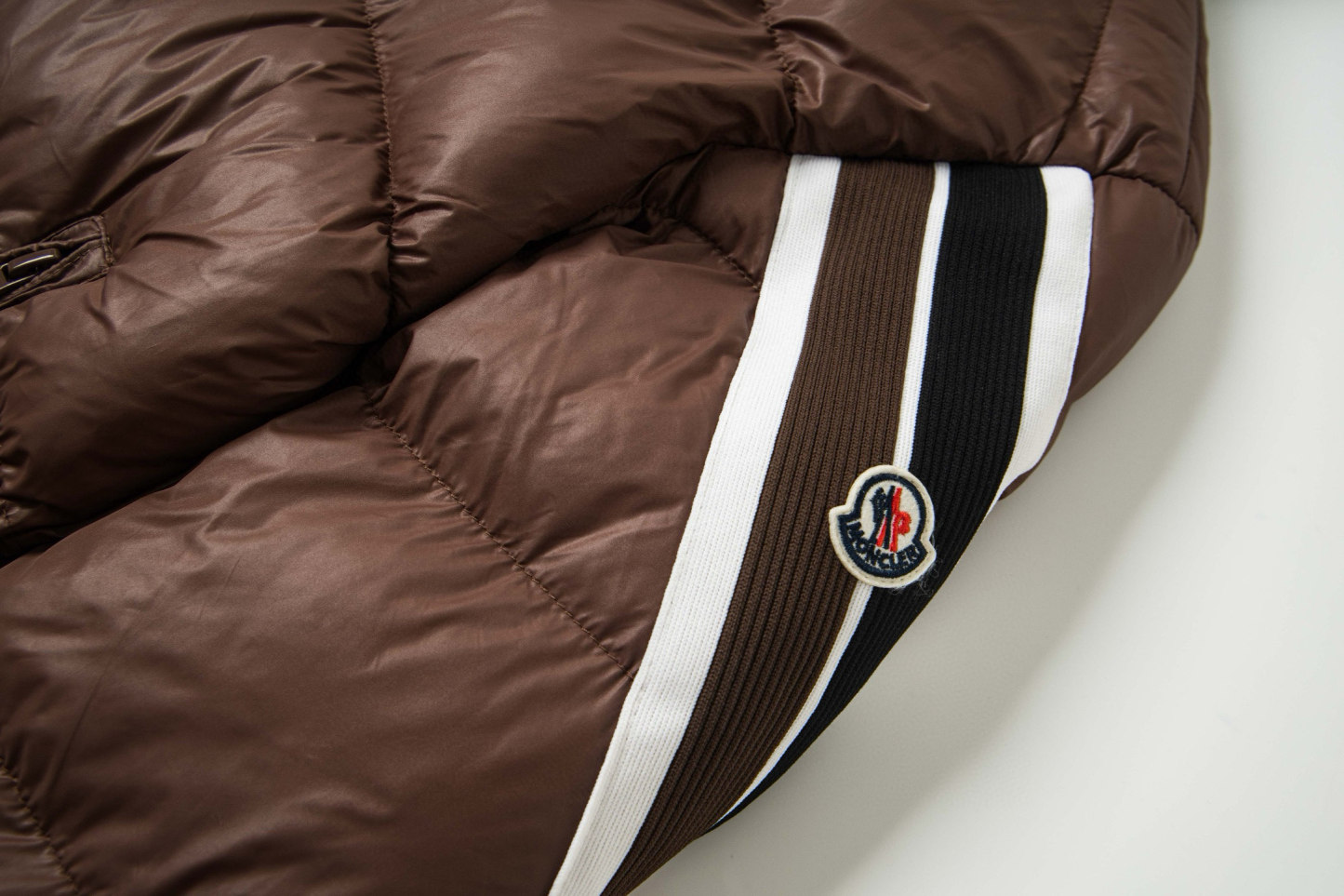 【MONCLER 公式旗艦店】モンクレール ダウンジャケット ご好評に付き再入荷！