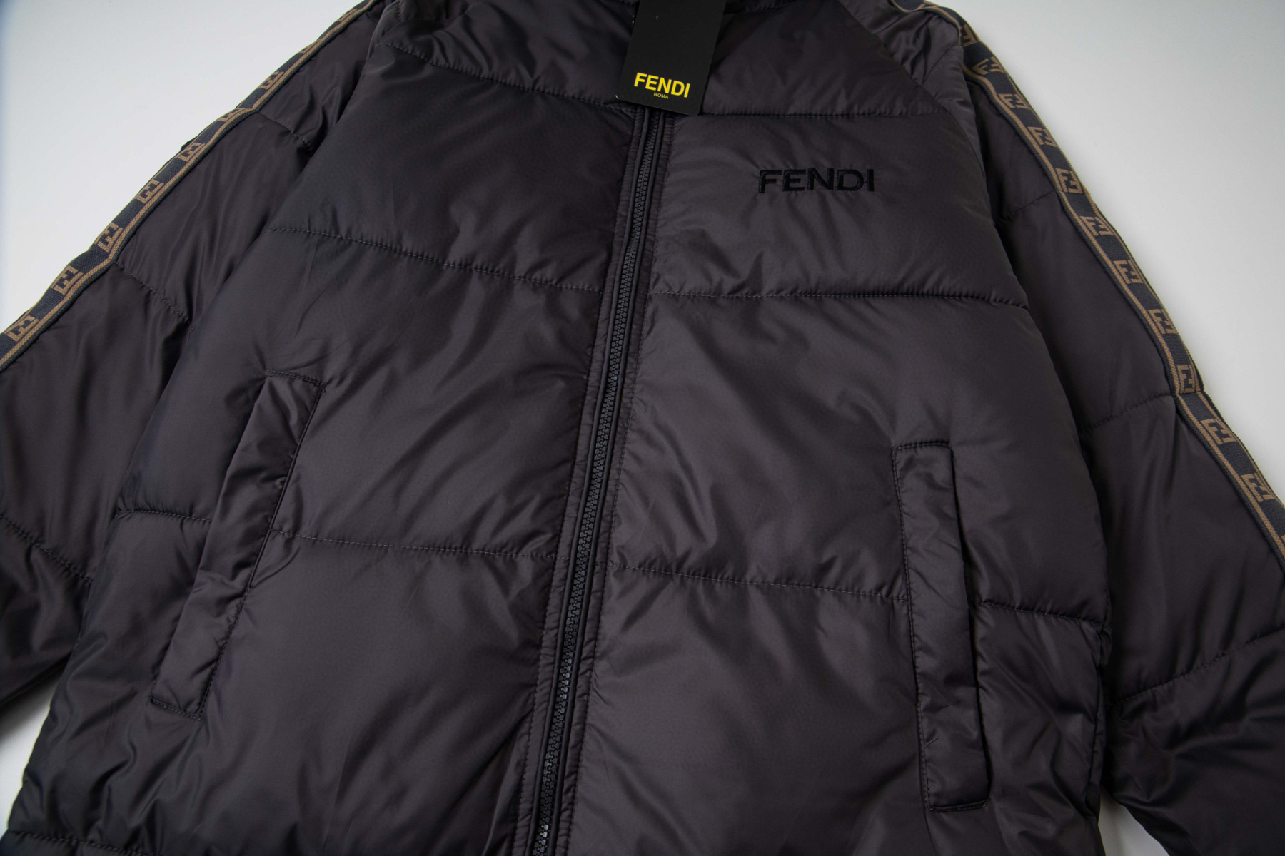 FENDI（フェンディ） ダウンジャケット、ご好評に付き再入荷！