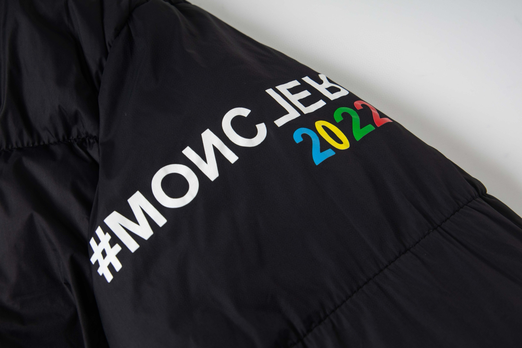 【MONCLER 公式旗艦店】モンクレール ダウンジャケット ご好評に付き再入荷！