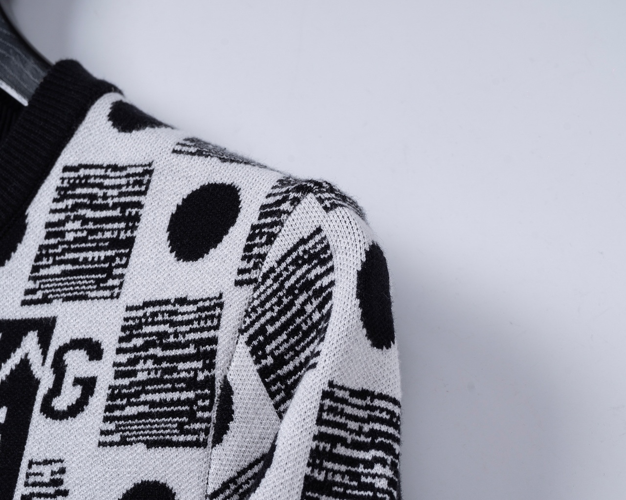 【Dolce&Gabbana旗艦店】 セーター ご好評に付き再入荷！