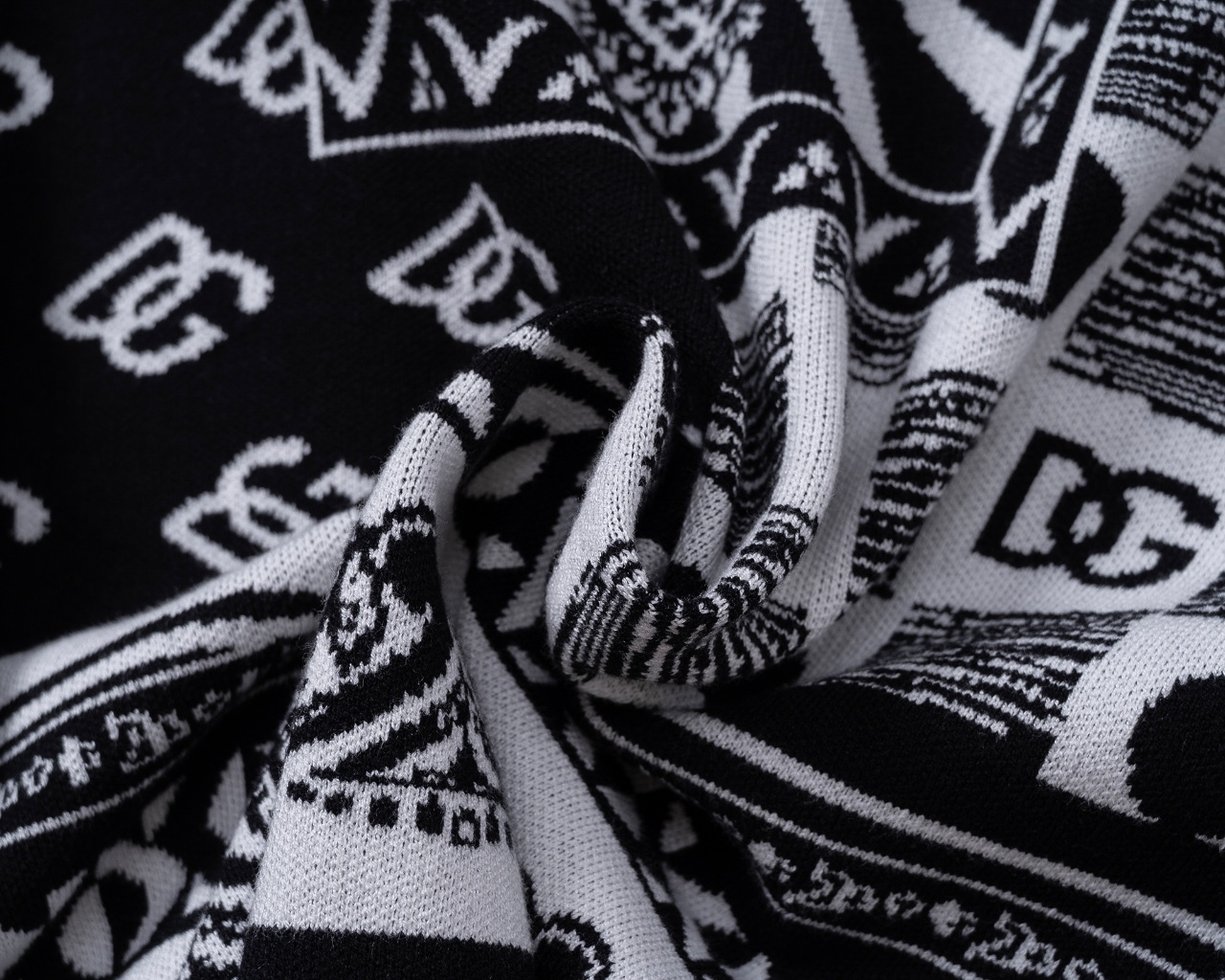 【Dolce&Gabbana旗艦店】 セーター ご好評に付き再入荷！