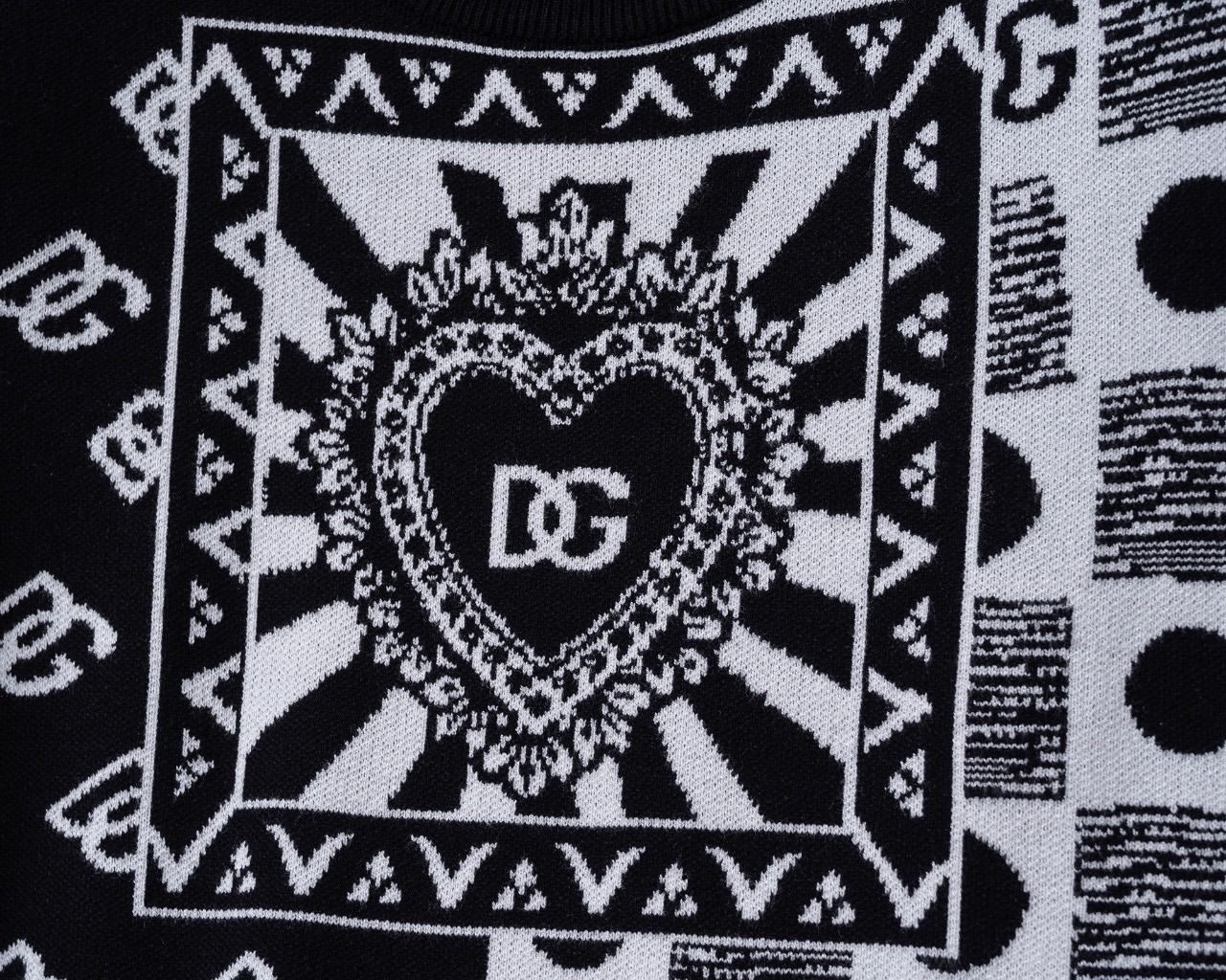 【Dolce&Gabbana旗艦店】 セーター ご好評に付き再入荷！