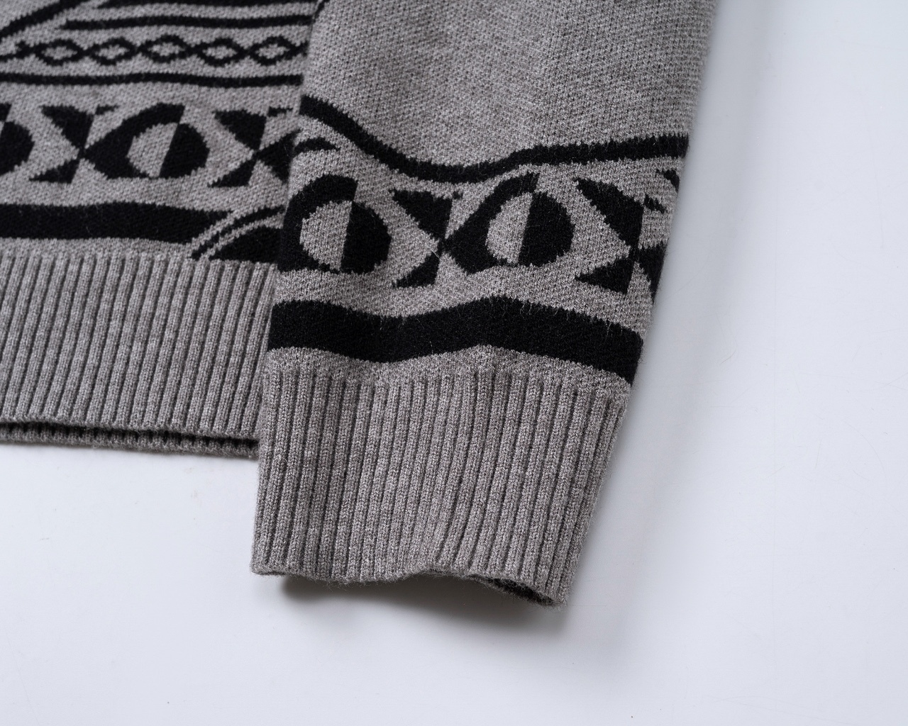 【Dolce&Gabbana旗艦店】 セーター ご好評に付き再入荷！