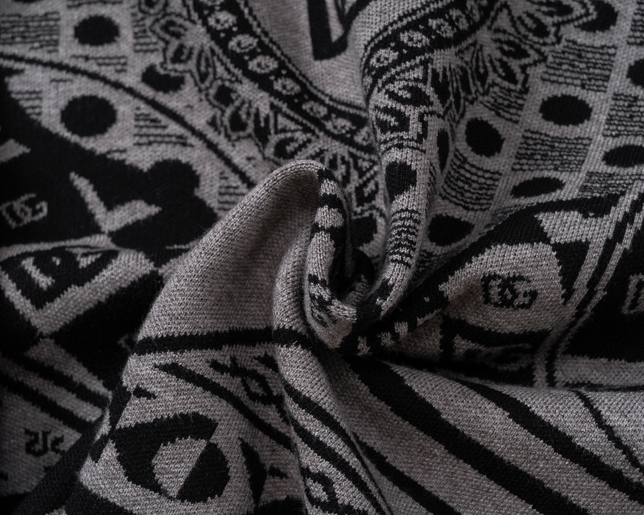 【Dolce&Gabbana旗艦店】 セーター ご好評に付き再入荷！