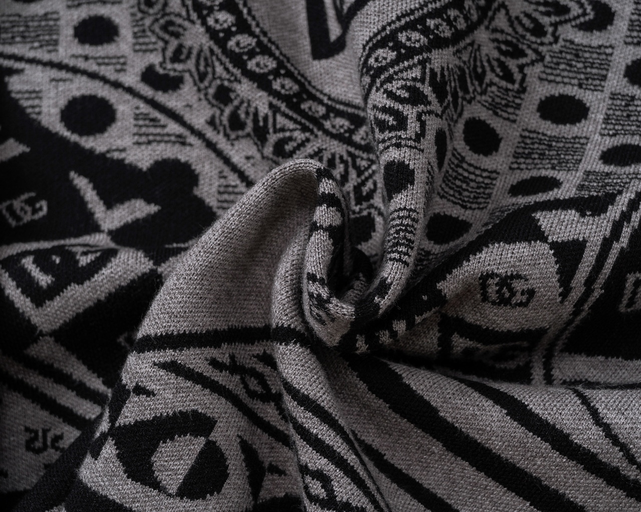 【Dolce&Gabbana旗艦店】 セーター ご好評に付き再入荷！