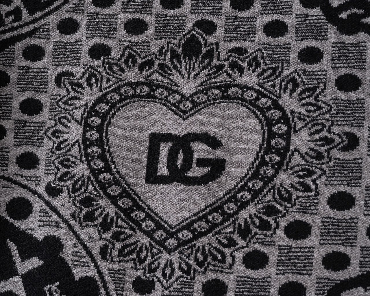 【Dolce&Gabbana旗艦店】 セーター ご好評に付き再入荷！