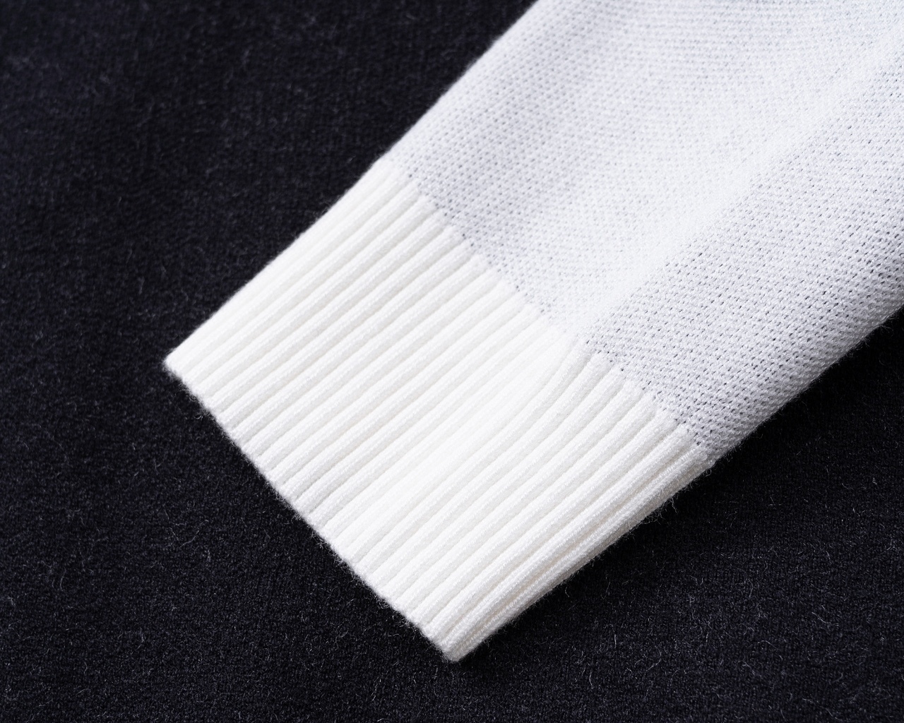 【VERSACE旗艦店】ヴェルサーチ セーター ご好評に付き再入荷！