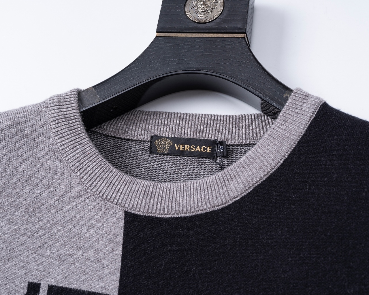 【VERSACE旗艦店】ヴェルサーチ セーター ご好評に付き再入荷！