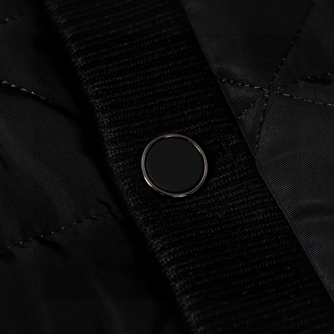 【PRADA旗艦店】プラダ ダウンジャケット ご好評に付き再入荷！