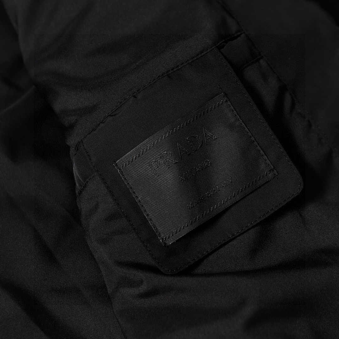 【PRADA旗艦店】プラダ ダウンジャケット ご好評に付き再入荷！