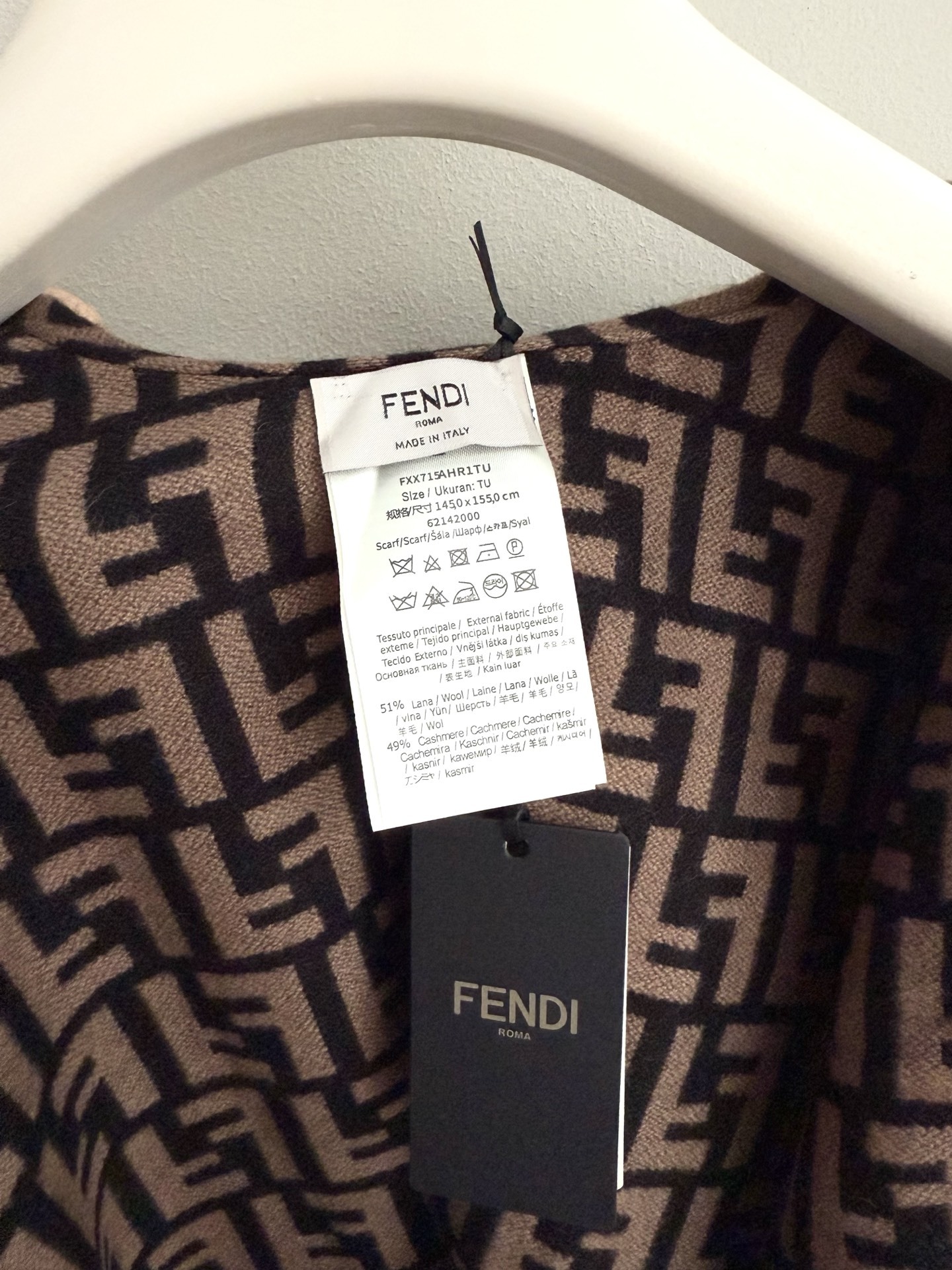 【FENDI旗艦店】フェンディ マント ショール ご好評に付き再入荷！