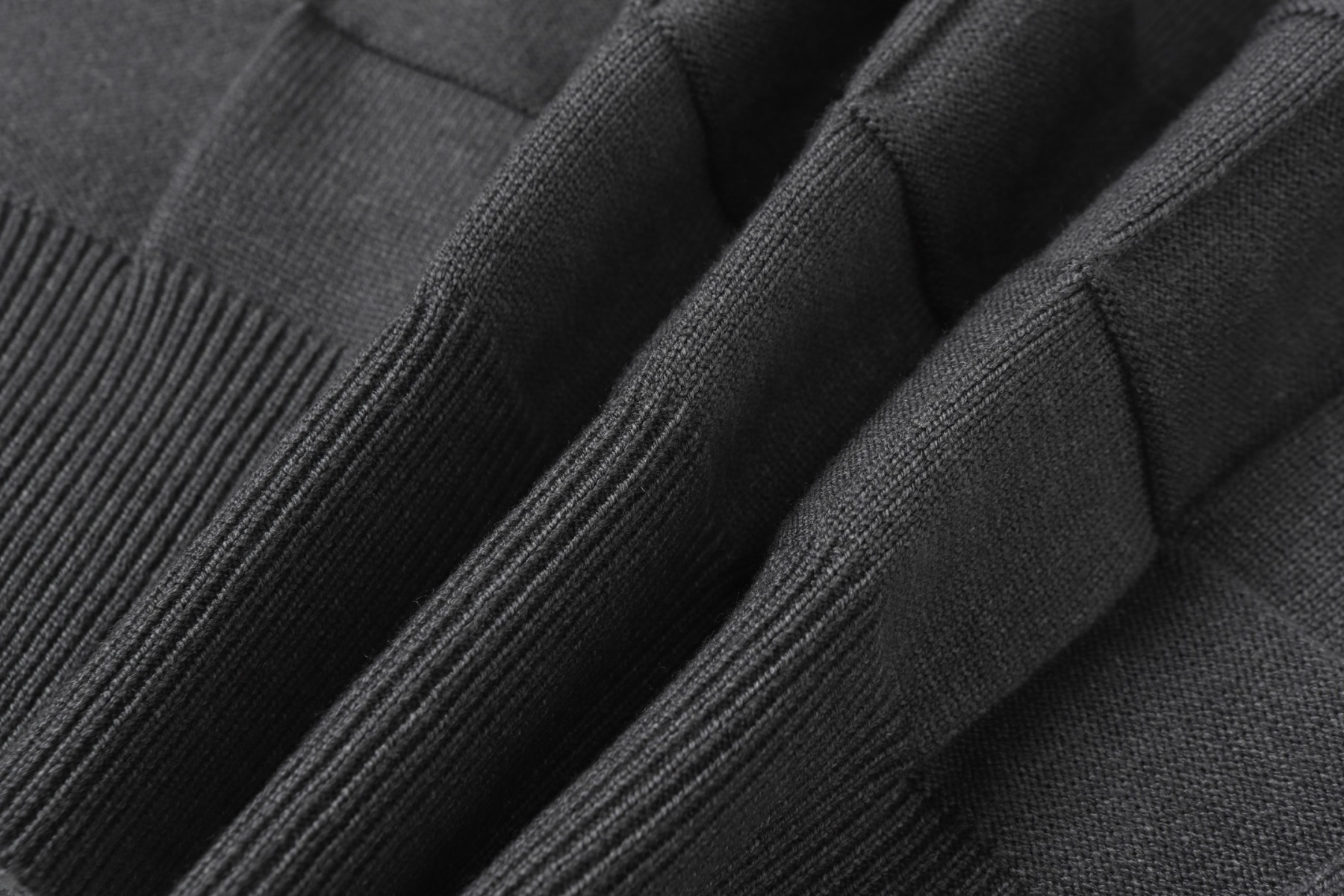 【LOUIS VUITTON旗艦店】ルイヴィトン セーター ご好評に付き再入荷！