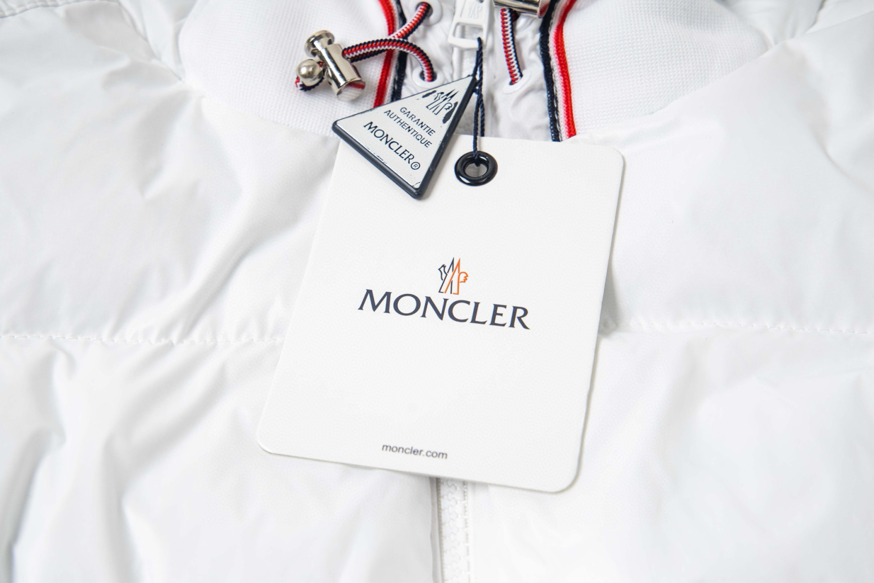 【MONCLER 公式旗艦店】モンクレール ダウンジャケット ご好評に付き再入荷！