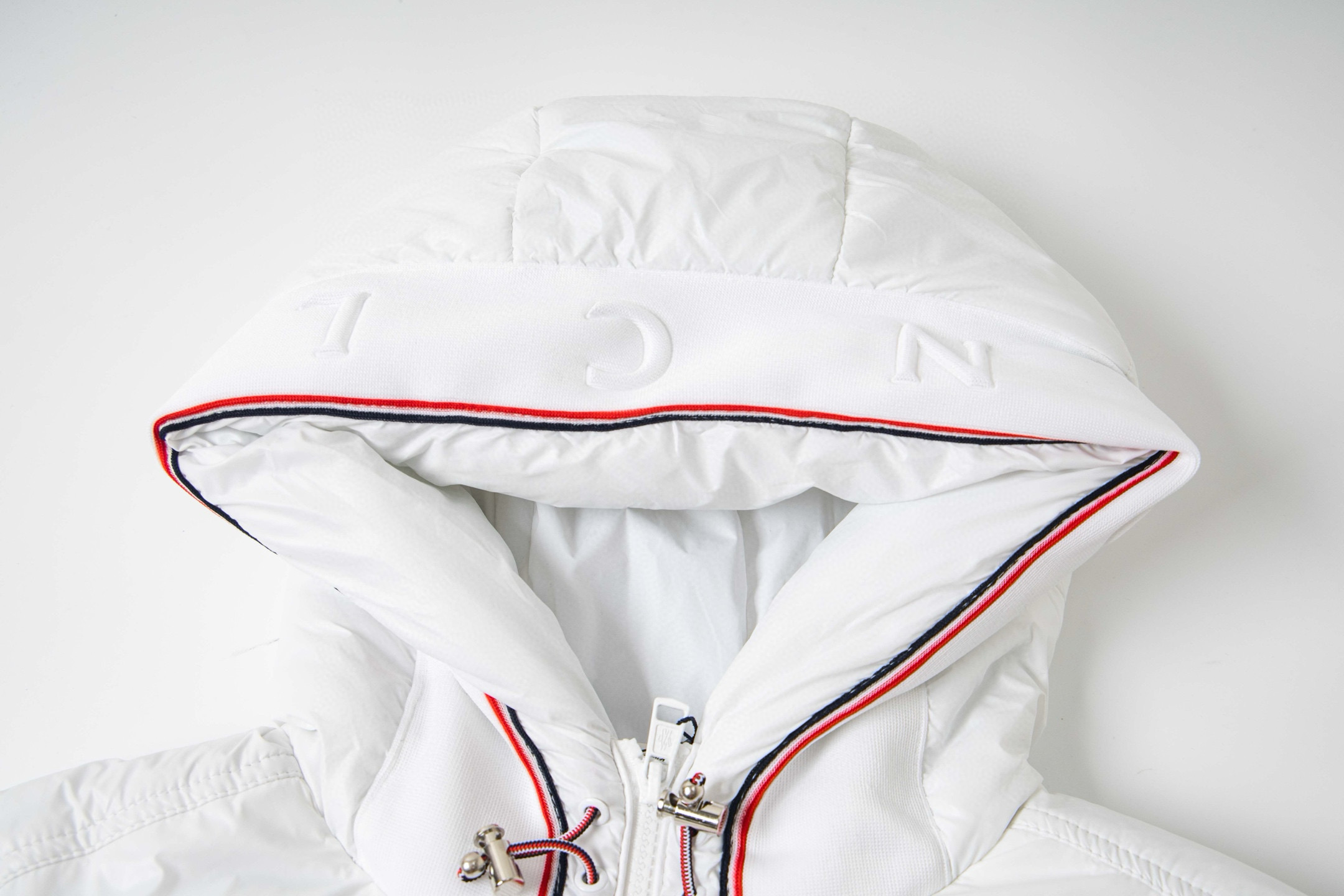 【MONCLER 公式旗艦店】モンクレール ダウンジャケット ご好評に付き再入荷！