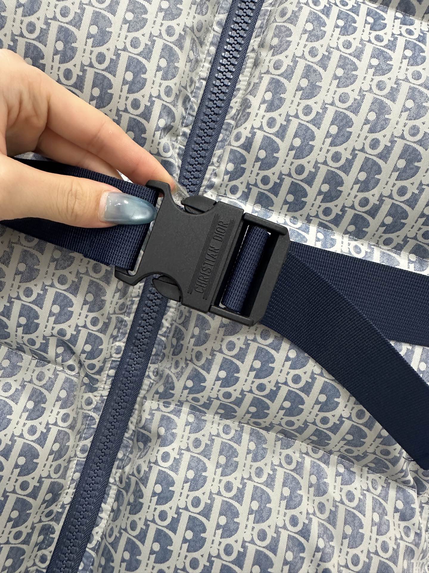 【DIOR公式 旗艦店】（ディオール ） ダウンジャケット、ご好評に付き再入荷！