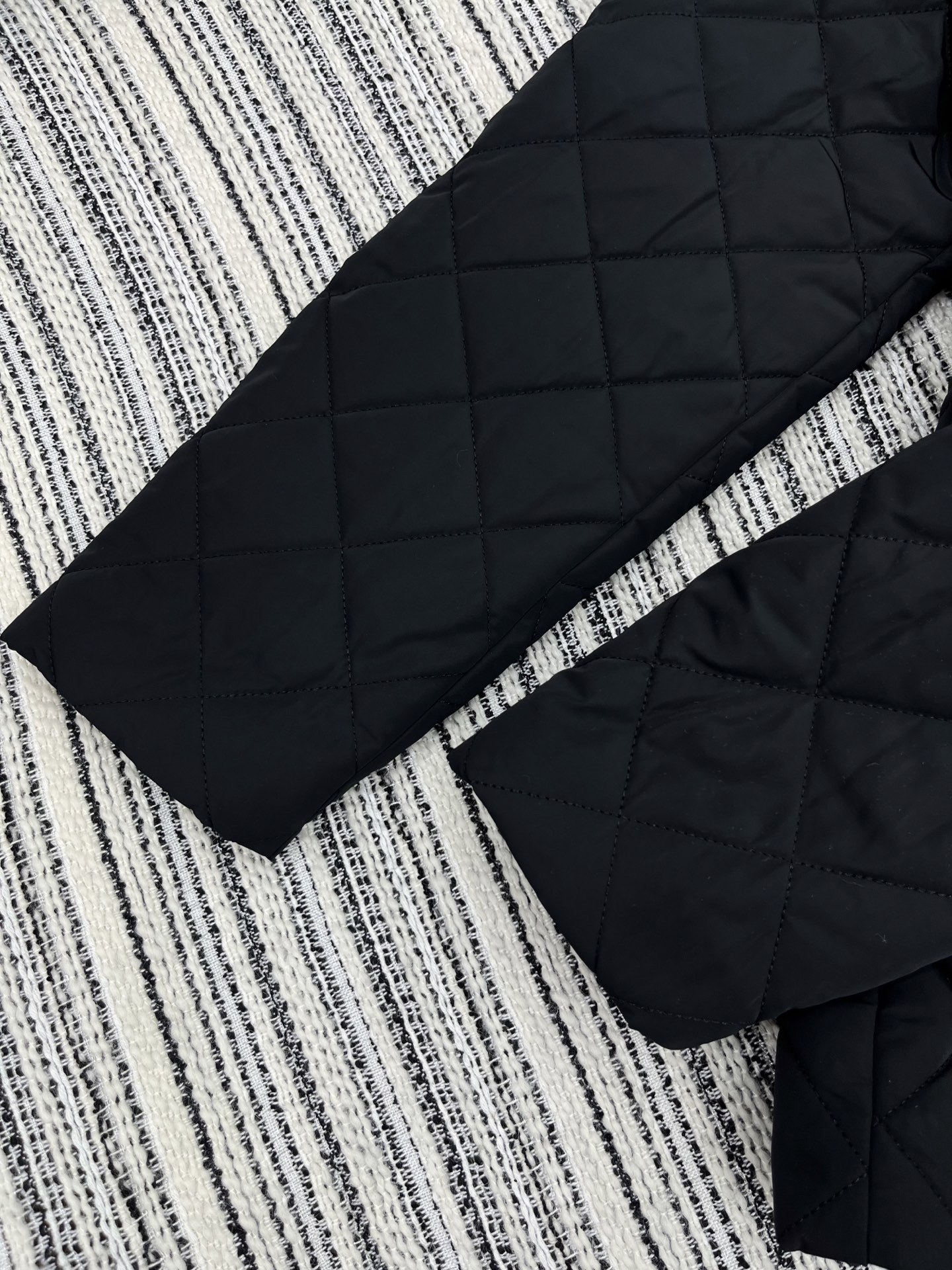 【PRADA旗艦店】ダウンジャケット、ご好評に付き再入荷！