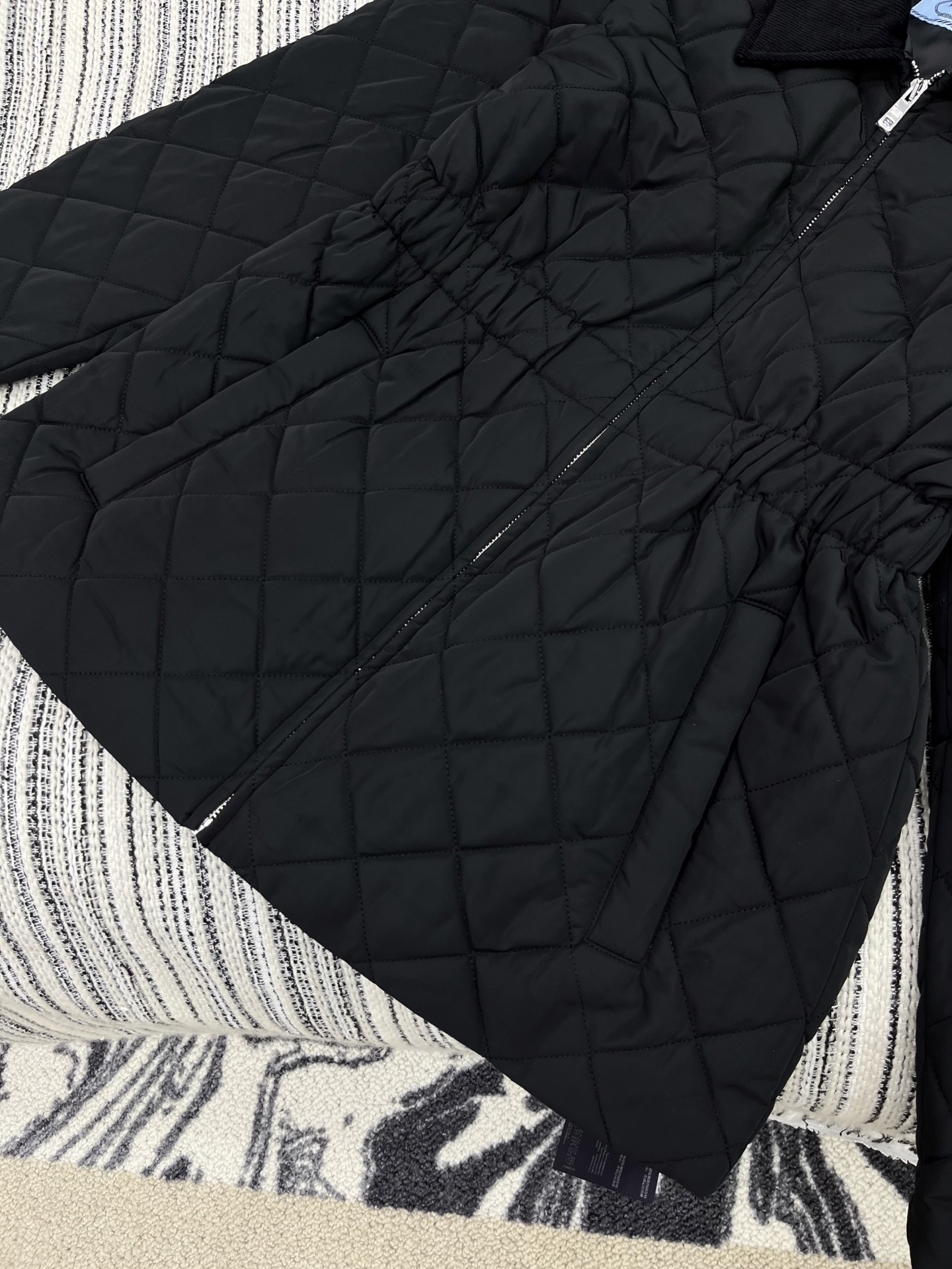 【PRADA旗艦店】ダウンジャケット、ご好評に付き再入荷！