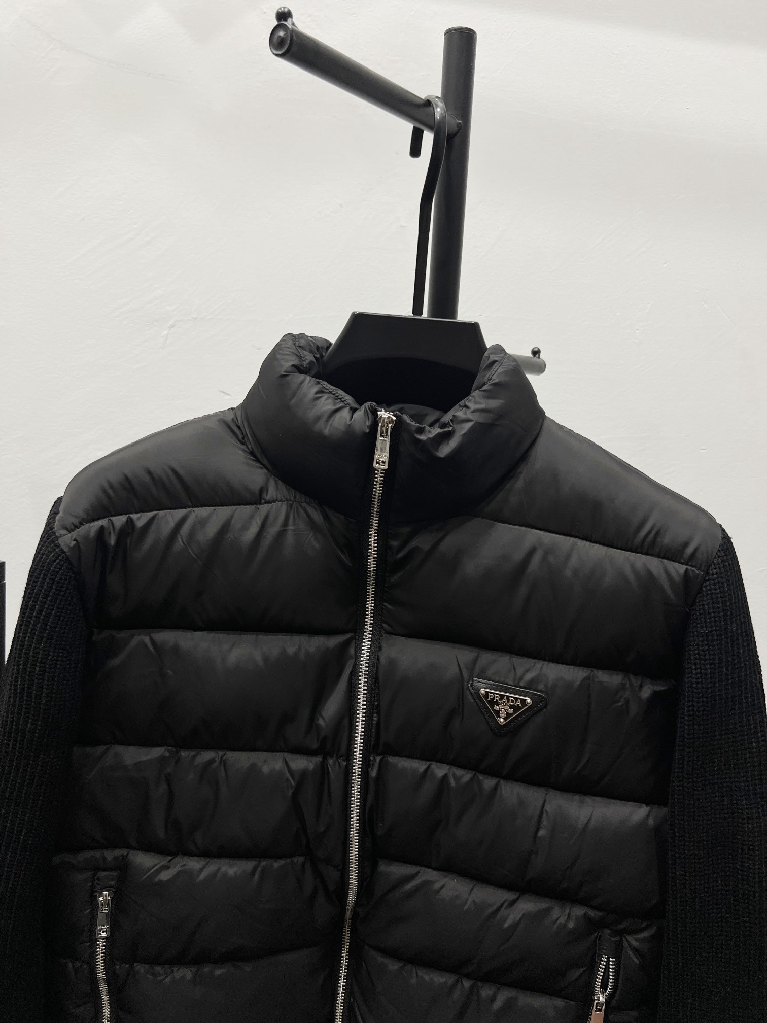 【PRADA旗艦店】ダウンジャケット、ご好評に付き再入荷！