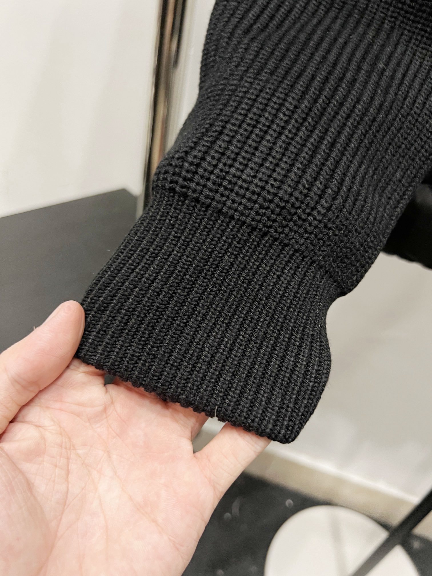 【PRADA旗艦店】ダウンジャケット、ご好評に付き再入荷！