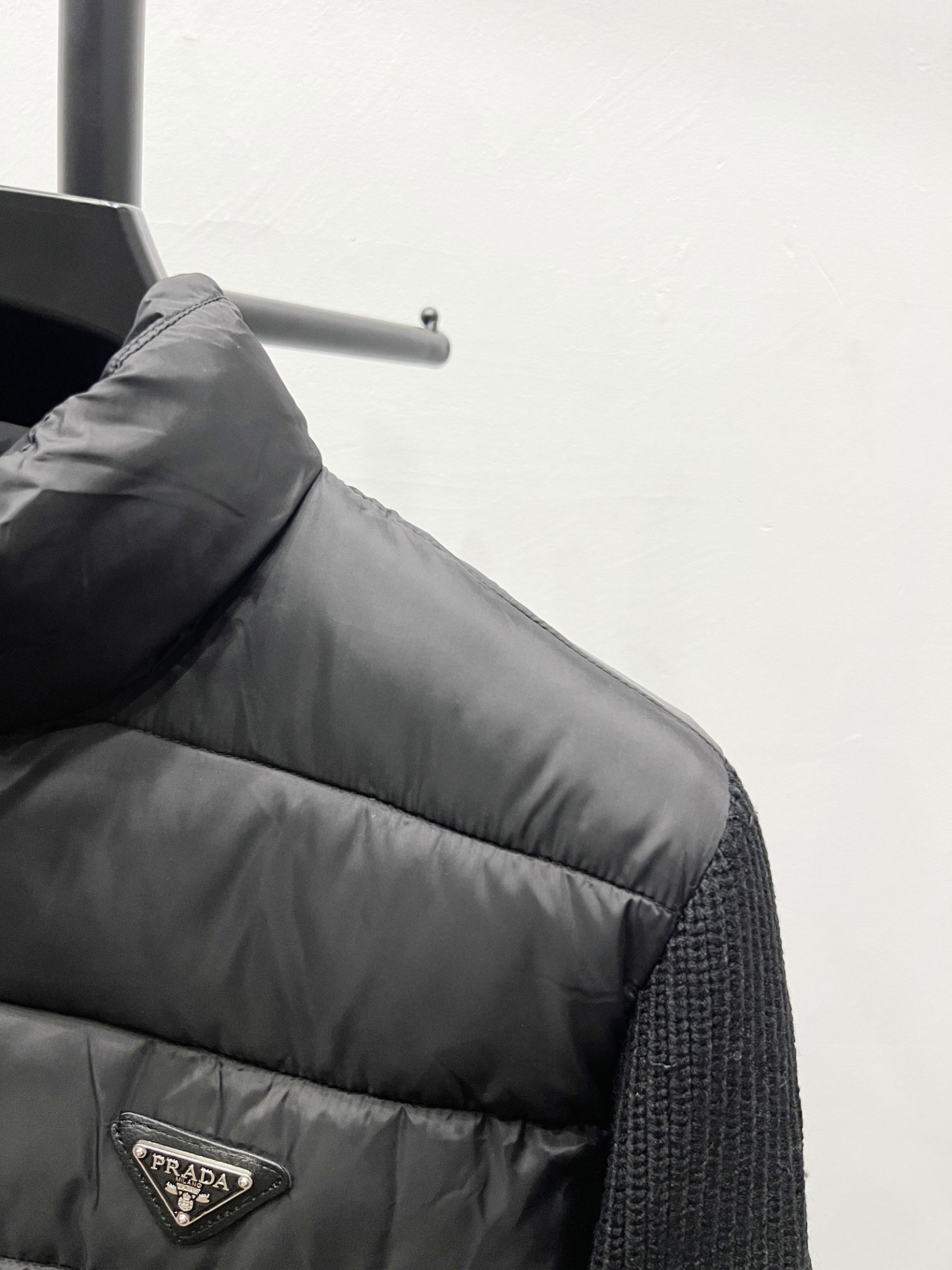 【PRADA旗艦店】ダウンジャケット、ご好評に付き再入荷！