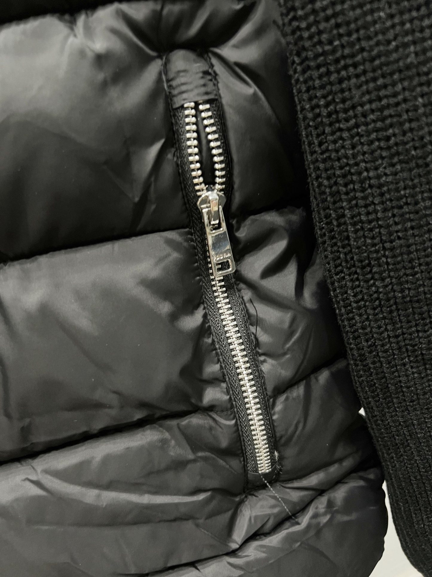 【PRADA旗艦店】ダウンジャケット、ご好評に付き再入荷！