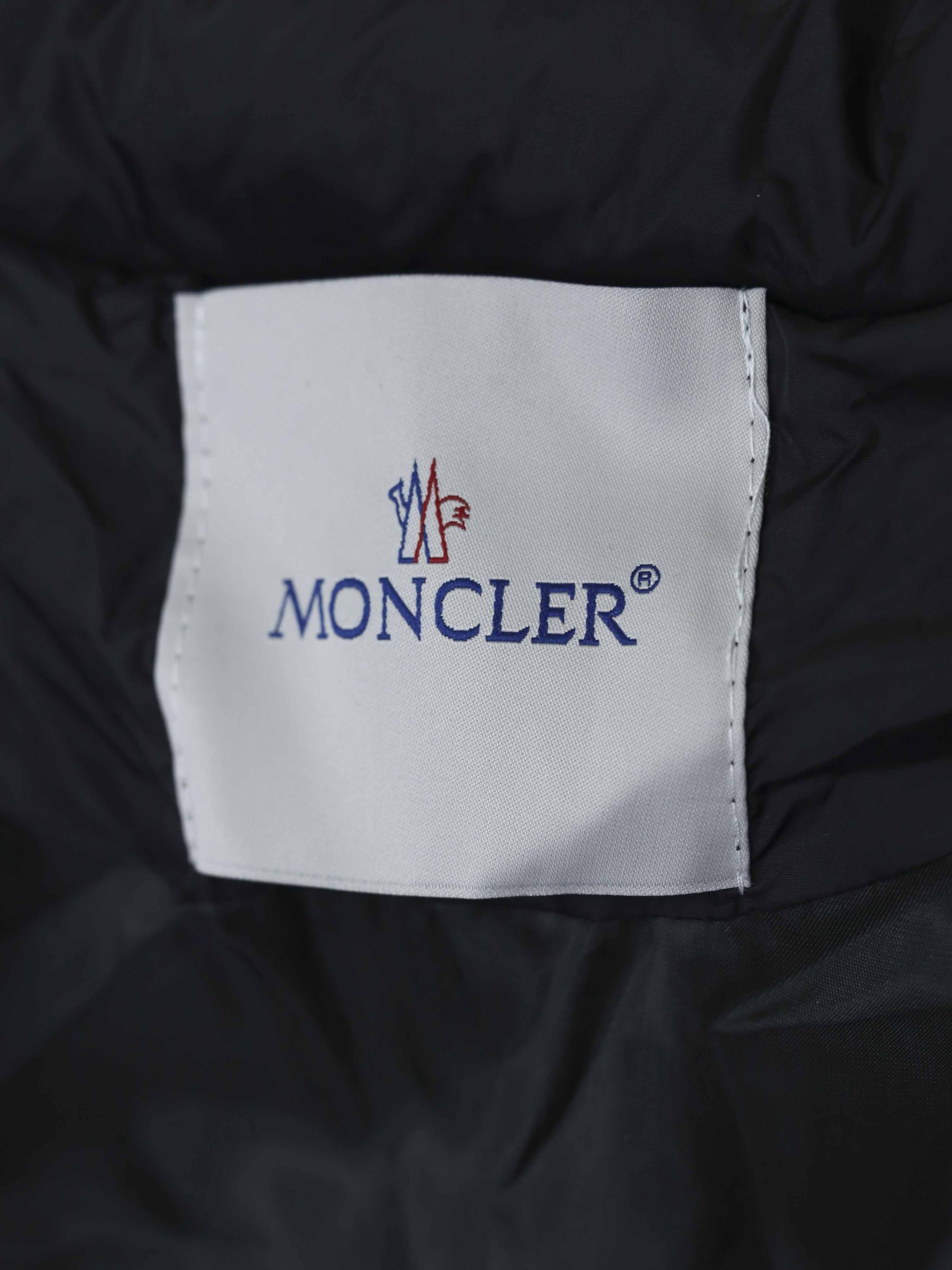 【MONCLER 公式旗艦店】モンクレール ダウンジャケット ご好評に付き再入荷！
