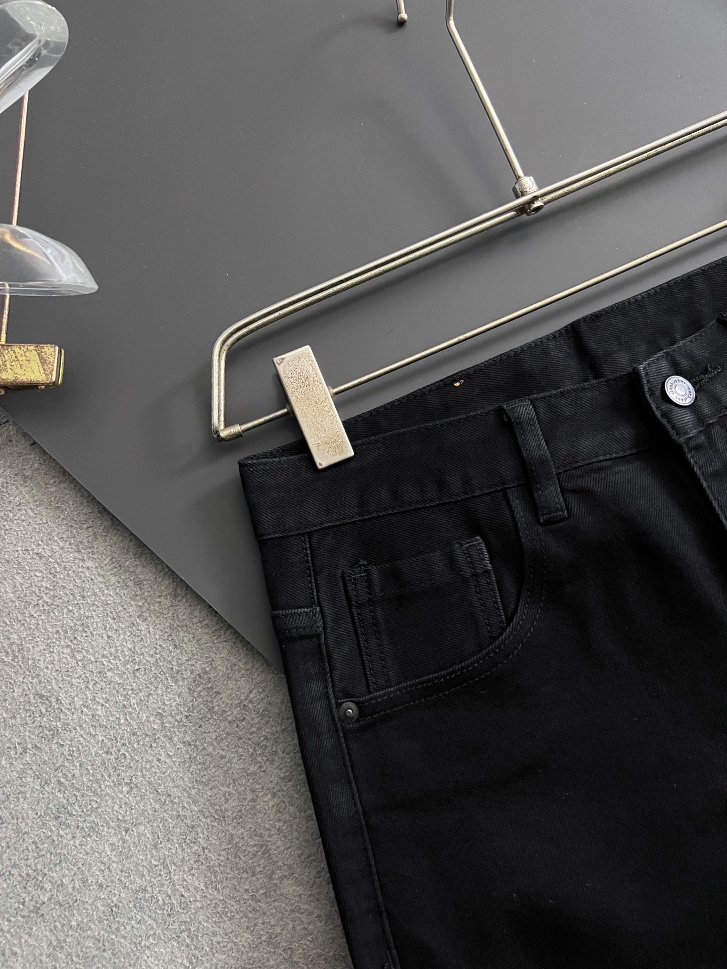 【CHROME HEARTS 公式旗艦店】クロムハーツ ジーパン、ご好評に付き再入荷！