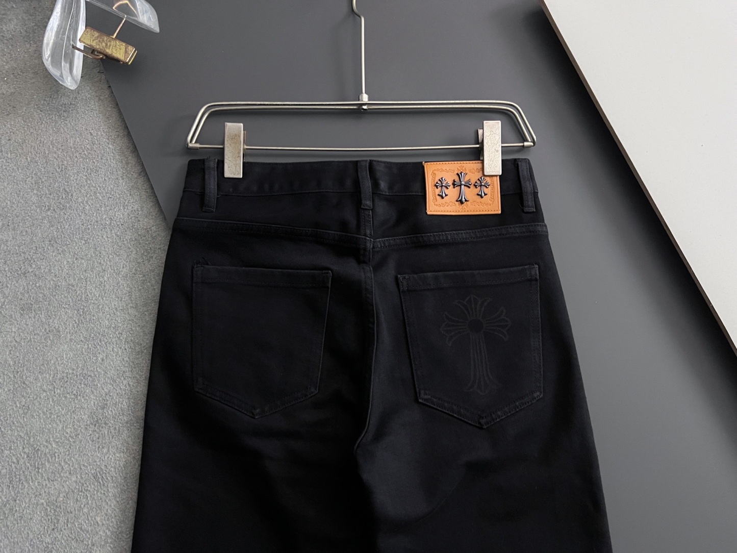 【CHROME HEARTS 公式旗艦店】クロムハーツ ジーパン、ご好評に付き再入荷！