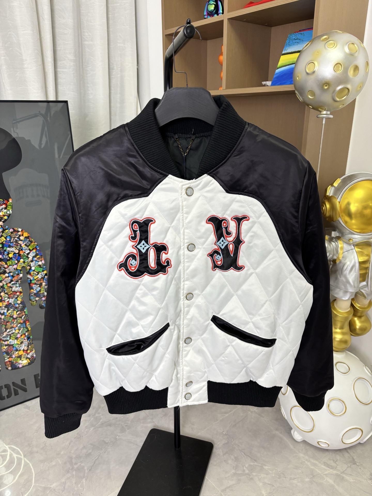 【LOUIS VUITTON旗艦店】ルイヴィトン 野球服のジャケット ご好評に付き再入荷！