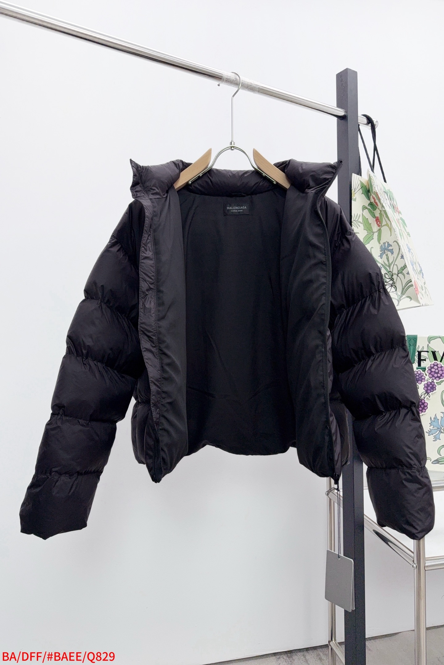 【BALENCIAGA旗艦店】バレンシアガ ダウンジャケット ご好評に付き再入荷！