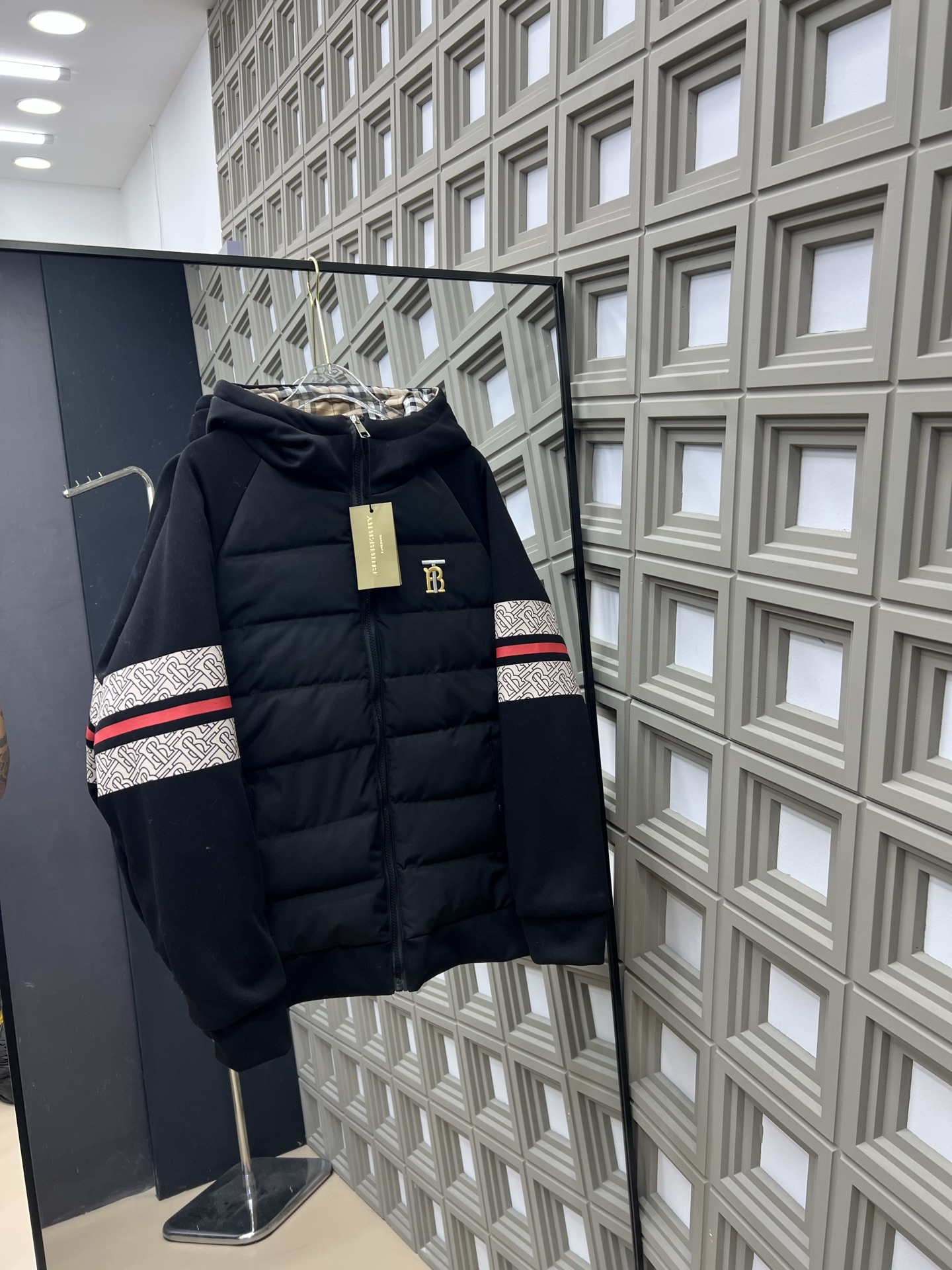 【BURBERRY旗艦店】バーバリー ダウンジャケット ご好評に付き再入荷！