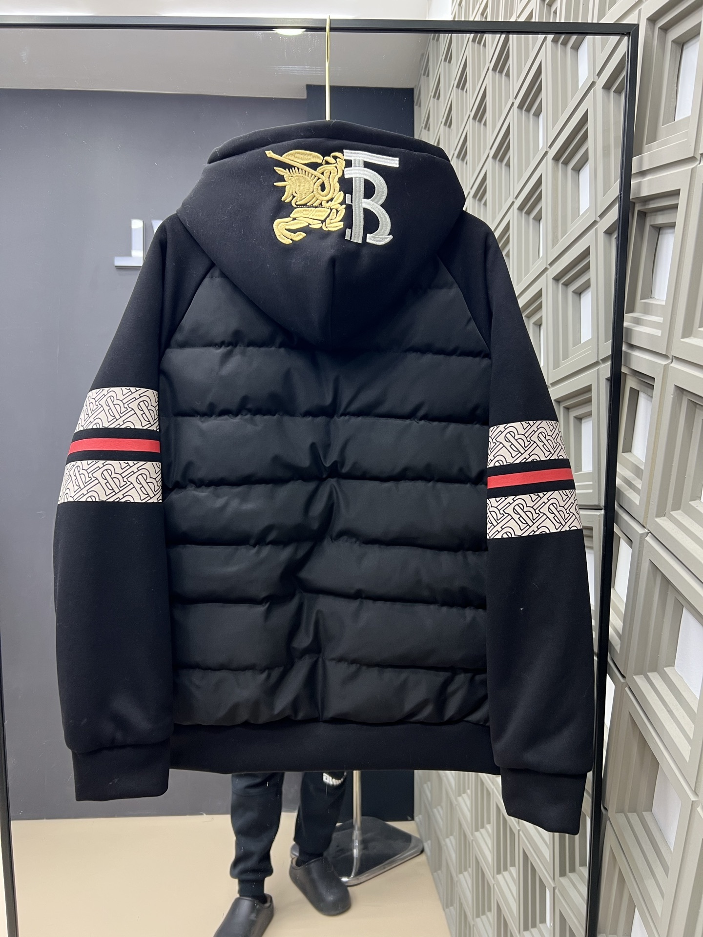 【BURBERRY旗艦店】バーバリー ダウンジャケット ご好評に付き再入荷！