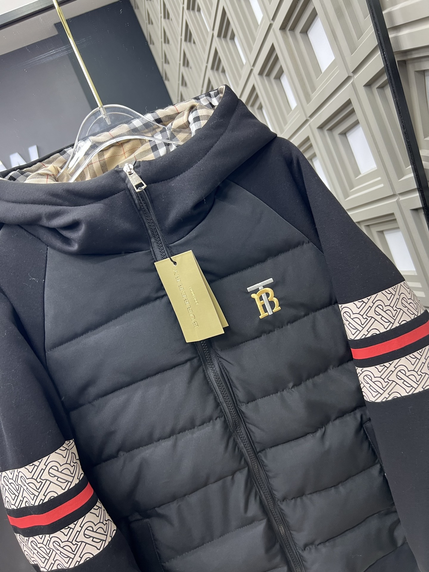 【BURBERRY旗艦店】バーバリー ダウンジャケット ご好評に付き再入荷！