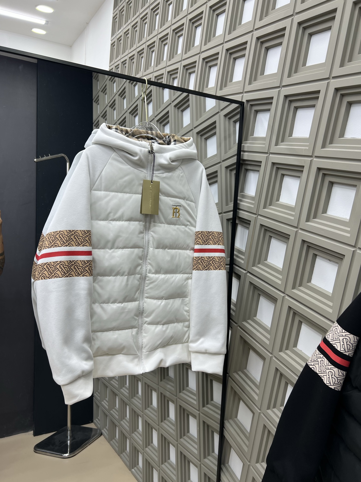 【BURBERRY旗艦店】バーバリー ダウンジャケット ご好評に付き再入荷！