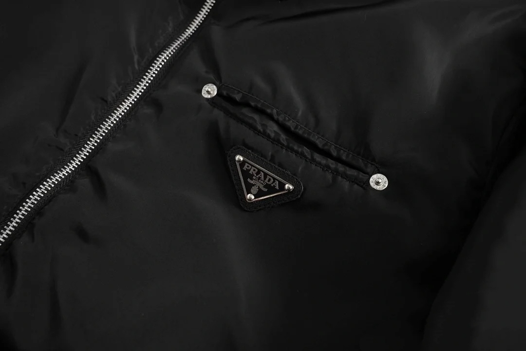 【PRADA旗艦店】プラダ ウールのジャケット ご好評に付き再入荷！